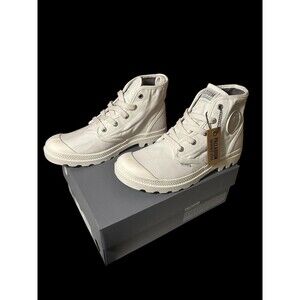 Palladium Boots Womens Med Star White Pampa Hi Top Lace Up New in Box Size 8